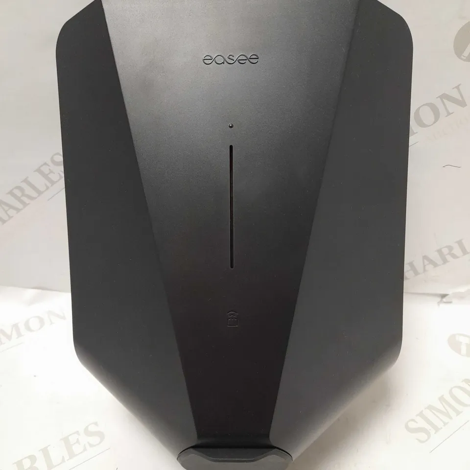 EASEE CHARGE EC001-BLACK ROBOT - 1PH&3PH UP TO 22KW