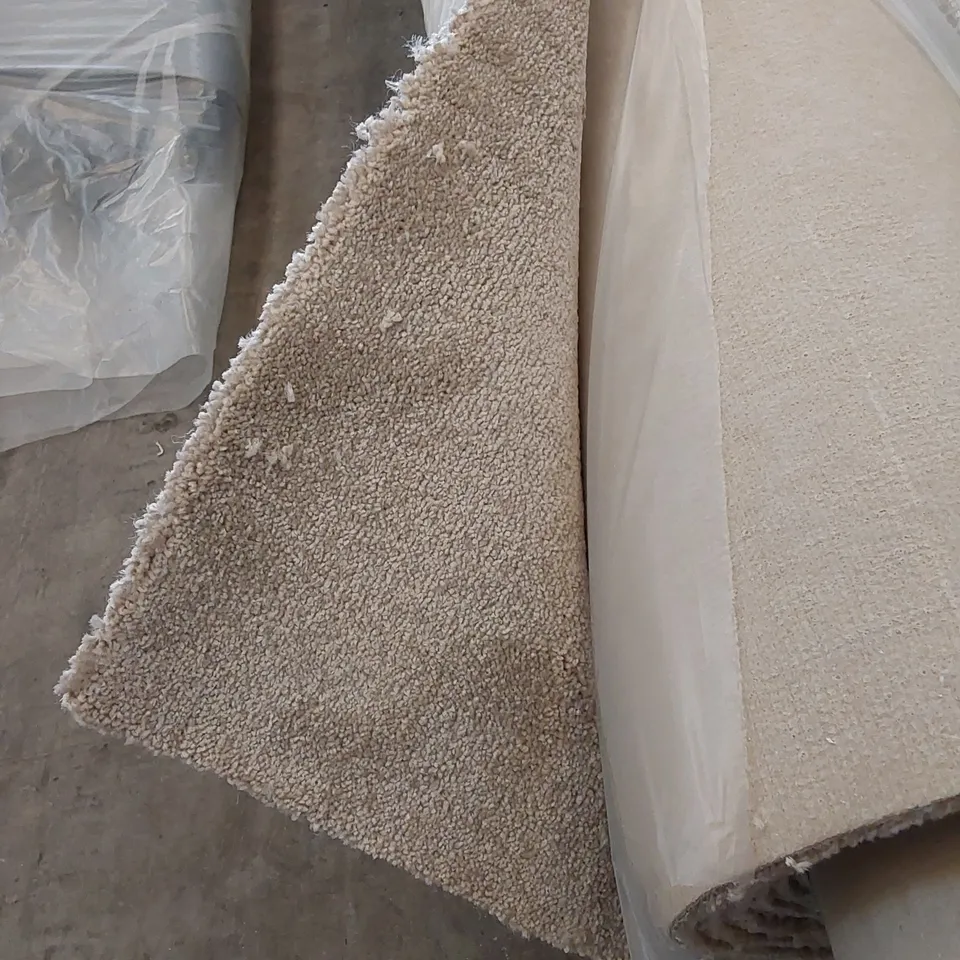 ROLL OF QUALITY MAJOR TWIST SUPREME MANOR CARPET // SIZE: APPROXIMATELY 5 X 3.5m