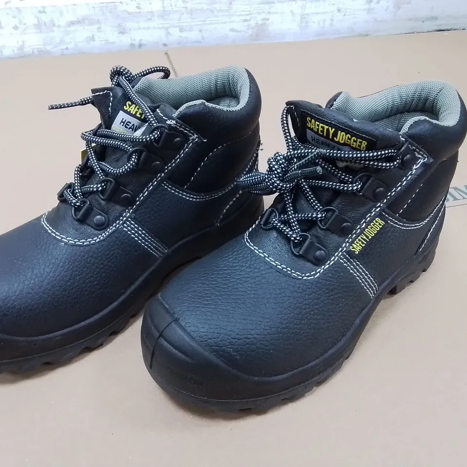 SAFETY JOGGER HEAVY DUTY SAFETY SHOES - UK 3