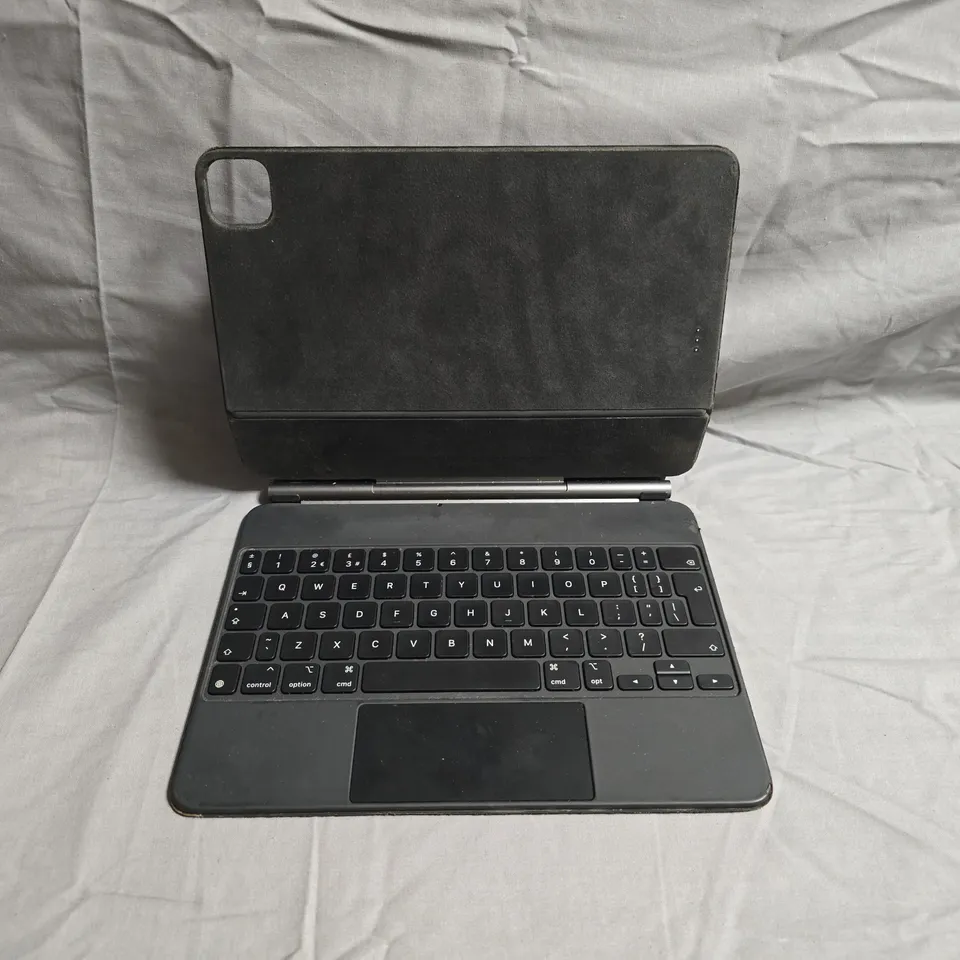 APPLE MAGIC KEYBOARD FOR IPAD AIR - 11"