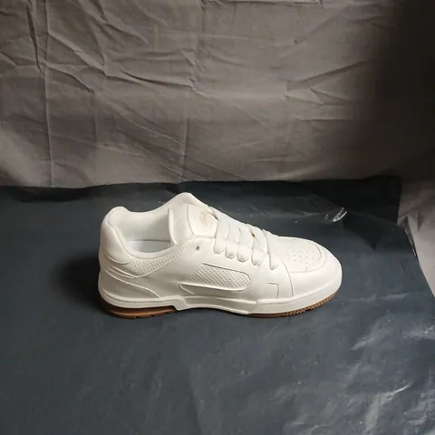 CONZURI WHITE LEATHER SNEAKERS – UK 9.5