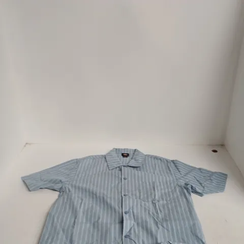 DICKIES MEN'S LIGHT BLUE STRIPED SHIRT – UK LARGE (L/G)