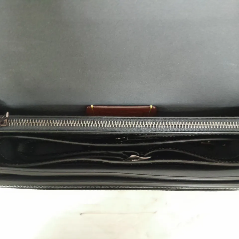 COACH BLACK CLUTCH BAG IN BLACK