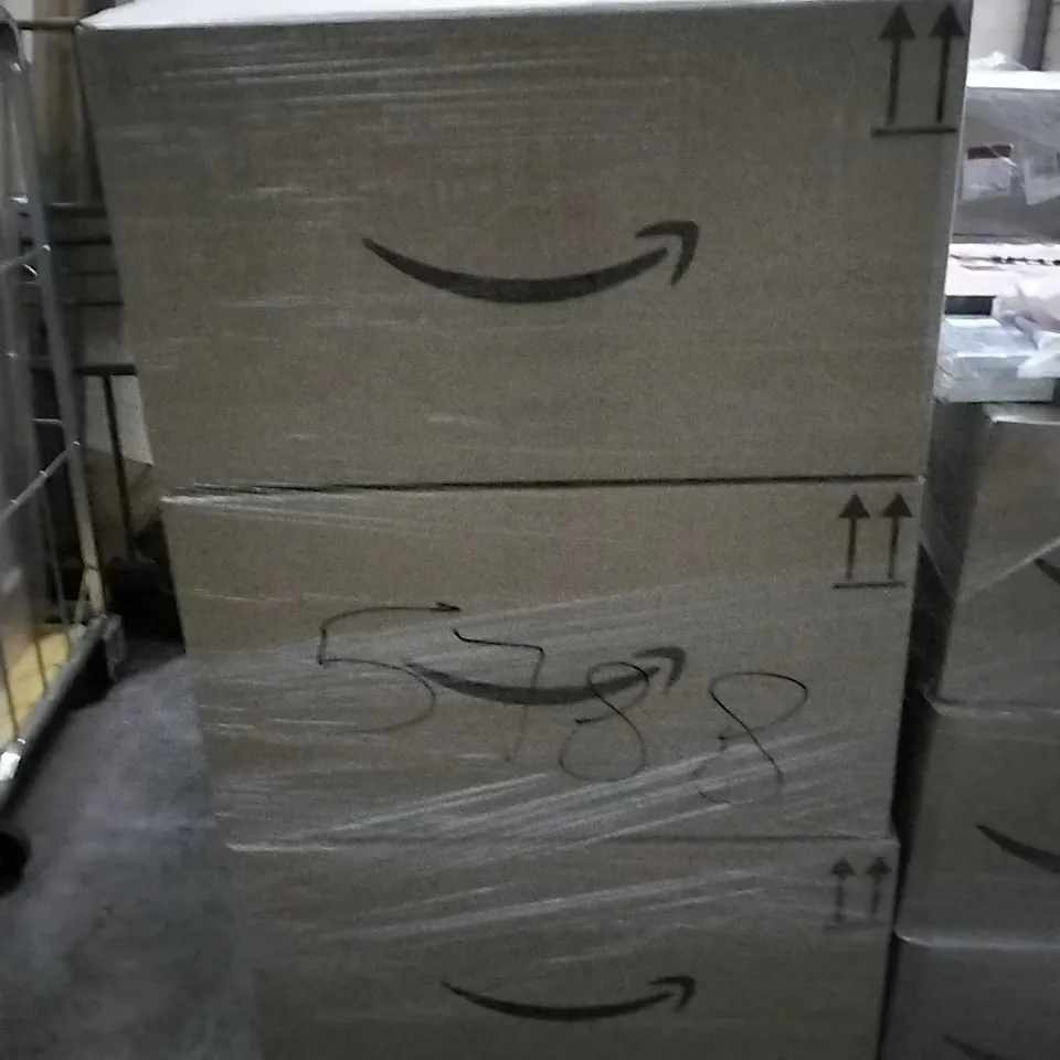 PALLET OF ASSORTED ITEMS INCLUDING 2 NEW DRIVER PLATES, BICYCLE WHEEL LIGHT, DOG TOWELS, HANGING SIGN DECOR, STAR WARS FIDGET TOY, GREEN DINOSAUR BALLOON 