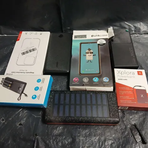 LOT OF APPROX 10 ASSORTED PHONE ITEMS TO INCLUDE PWER BANKS, PHONE CASES AND SCREEN PROTECTOR
