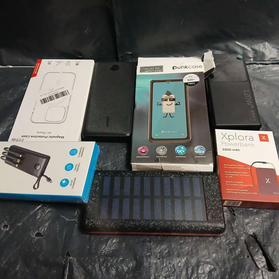 LOT OF APPROX 10 ASSORTED PHONE ITEMS TO INCLUDE PWER BANKS, PHONE CASES AND SCREEN PROTECTOR