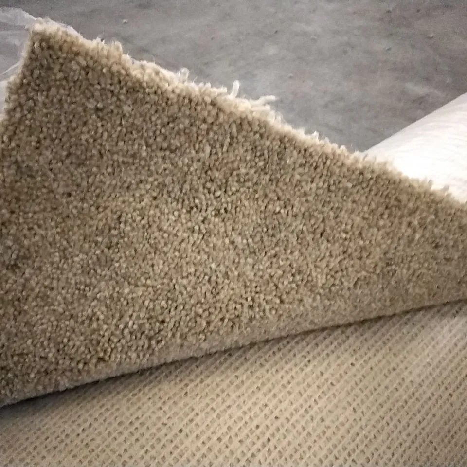 ROLL OF QUALITY WOODLAND HEATHER TWIST ELITE PINE NUT CARPET APPROXIMATELY 4M × 3.7M