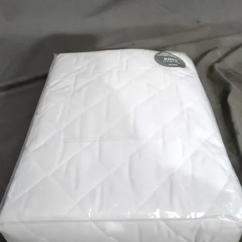 KING MICROFIBRE FITTED QUILTED MATTRESS PROTECTOR – KING SIZE 155 X 200 CM (+30 CM)