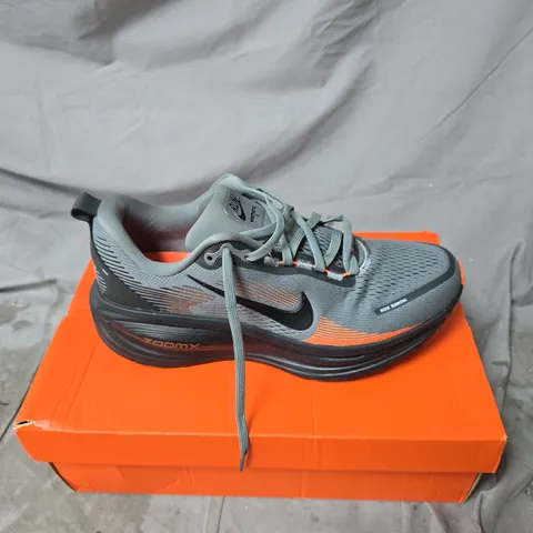 NIKE RUNNING SHOES - GREY WITH ORANGE ACCENTS SIZE 9