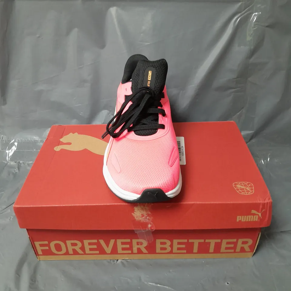 PAIR OF PUMA WOMENS RUNNING SKYROCKET LITE TRAINERS - 7