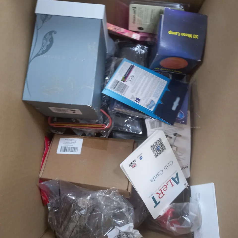 BOX OF APPROXIMATELY 15 ASSORTED COSMETIC ITEMS TO INCLUDE - ALERT CRIB CARDS, ALLEN KEY, TOURIST ADAPTOR ETC