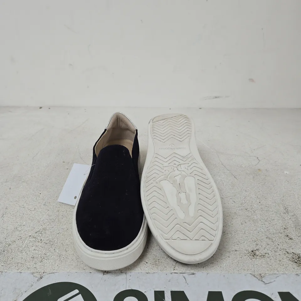 HUSH PUPPIES BLACK SUEDE SLIP-ON TRAINER WITH WHITE PLATFORM SOLE AND METALLIC HEEL COUNTER SIZE UK 7