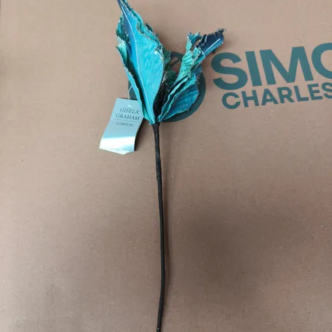 APPROXIMATELY 24 GISELA GRAHAM PICKS 25CM – TURQUOISE FABRIC/GLITTER POINSETTIA