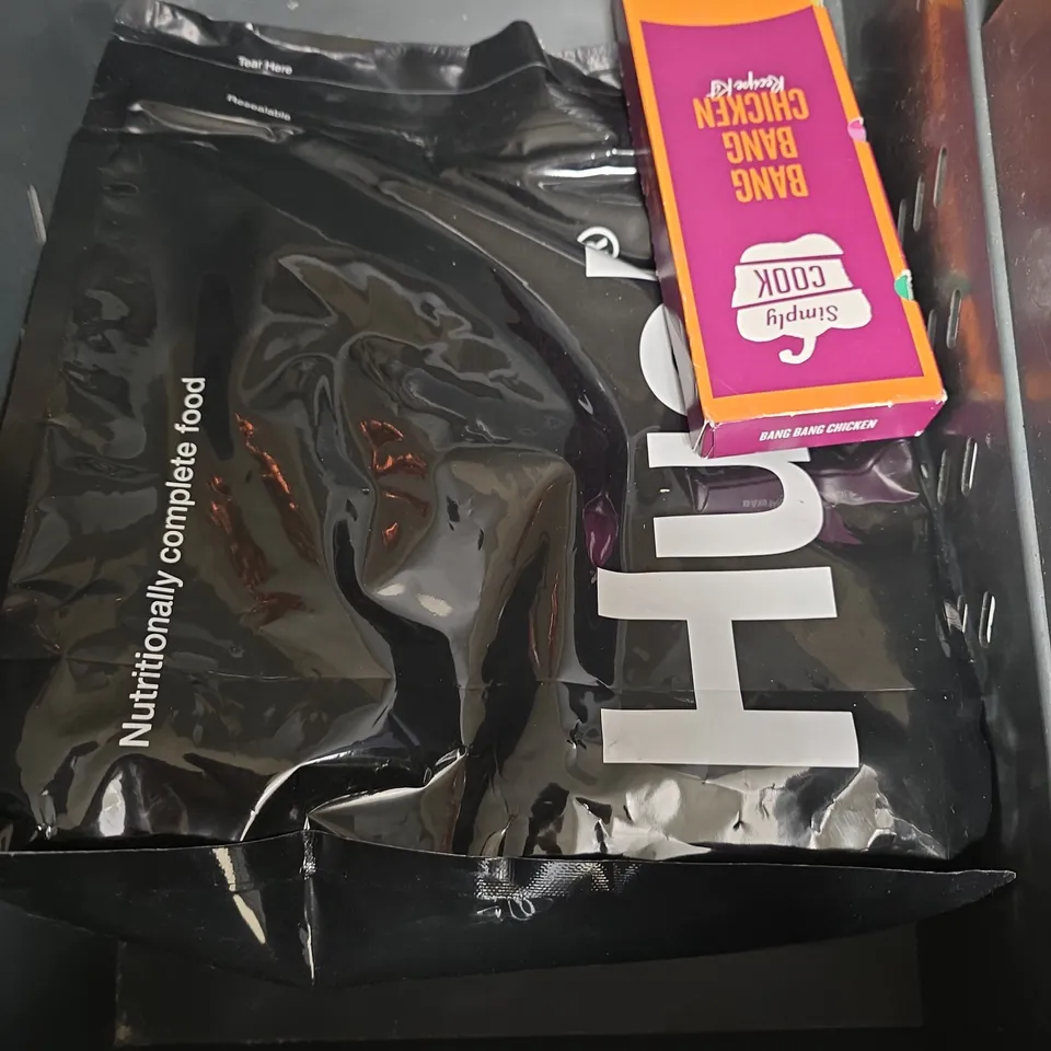 APPROXIMATELY 5 ASSORTED FOOD & DRINK ITEMS TO INCLUDE - WOTSITS , HUEL BLACK EDITION CHOCOLATE FLAVOUR ETC