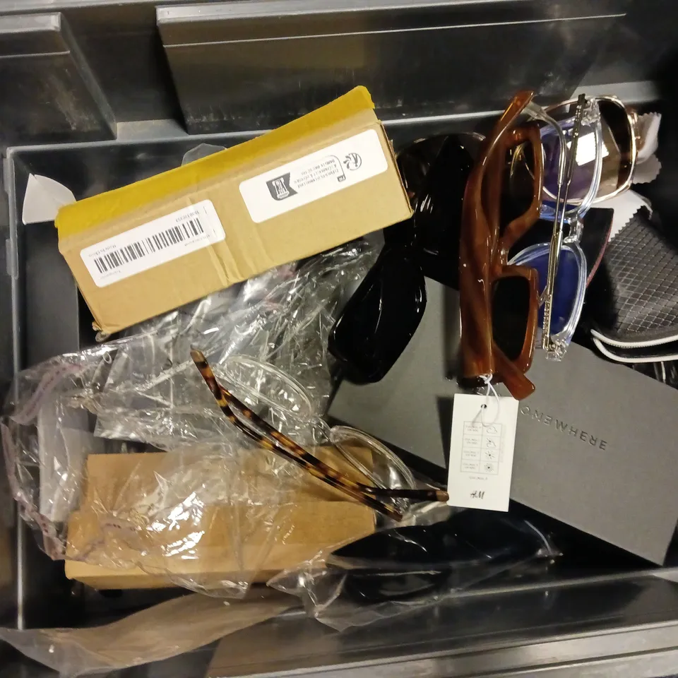 BOX OF APPROXIMATELY 12 ASSORTED GLASSES TO INCLUDE - UNBRANDED BLACK SUNGLASSES , CLEAR BROWN GLASSES , ARDEN LUNA CRYSTAL EYE GLASSES ETC