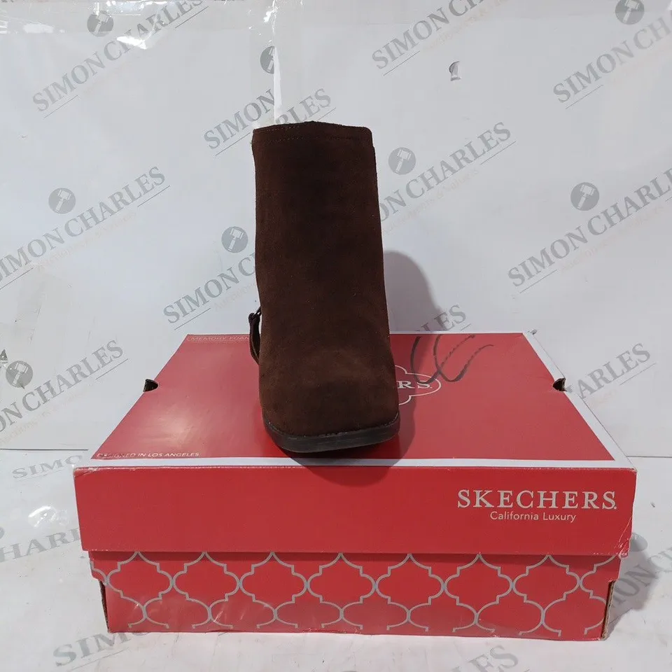 BOXED PAIR OF SKECHERS TAXI ZIP BOOTS IN CHOCOLATE SIZE 3.5