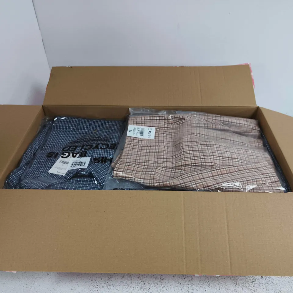 BOX OF APPROXIMATELY 15 ASSORTED CLOTHING ITEMS TO INCLUDE: LONG SLEEVE SHIRT XL
