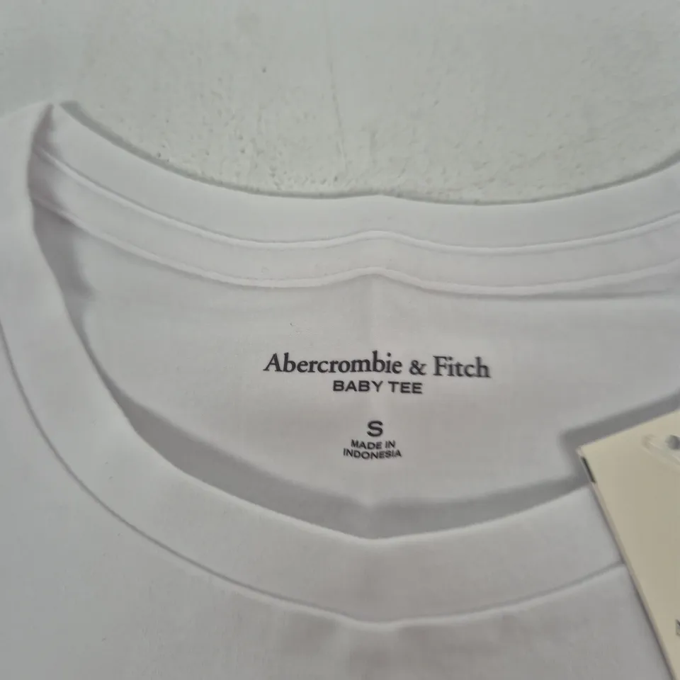 ABERCROMBIE & FITCH BABY TEE – WHITE – SIZE S