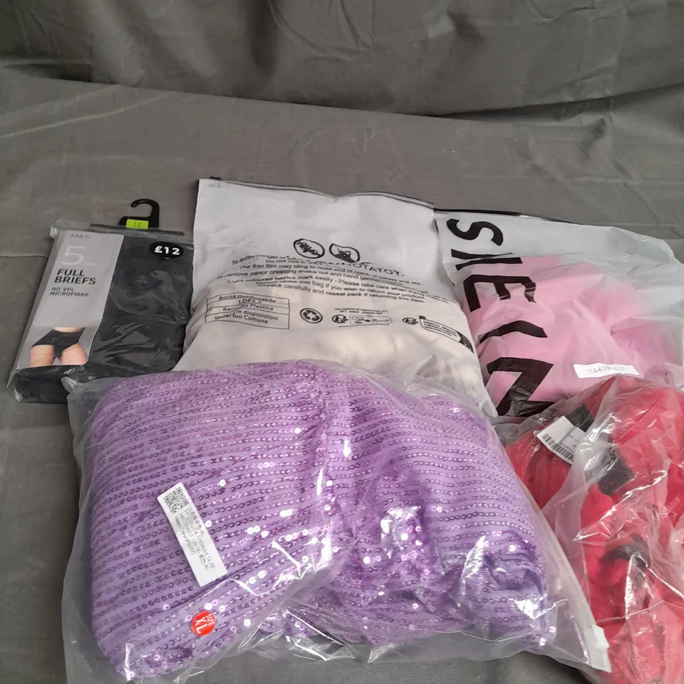 BOX OF APPROXIMATELY 25 ASSORTED CLOTHING ITEMS TO INCLUDE - T-SHIRT , JUMPER , TROUSERS ETC