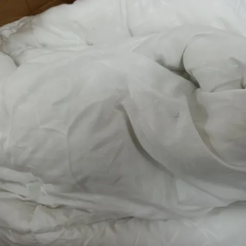 SUPER SOFT EMBOSS 10.5 TOG DUVET KING SIZE