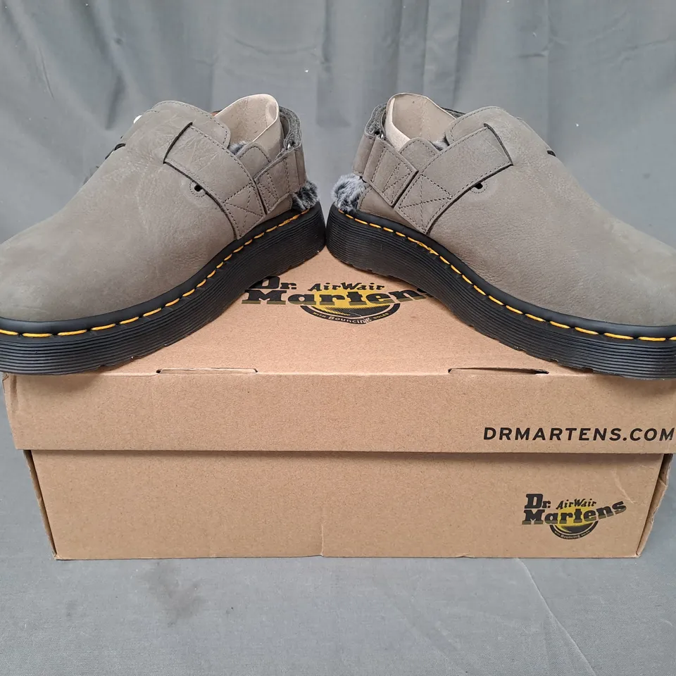 BOXED PAIR OF DR MARTENS JORGE II FL SHOES IN NICKEL GREY UK SIZE 5