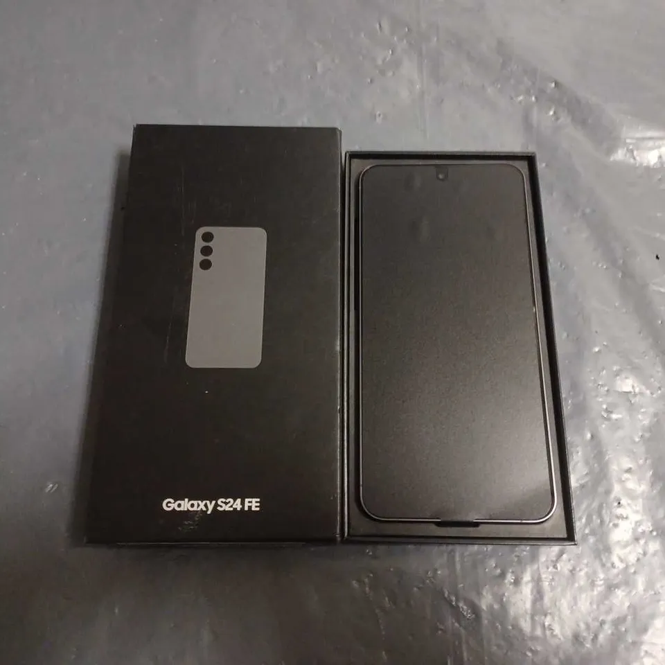 BOXED SAMSUNG GALAXY S24 FE 8+128GB IN GRAPHITE - SM/S721B/DS