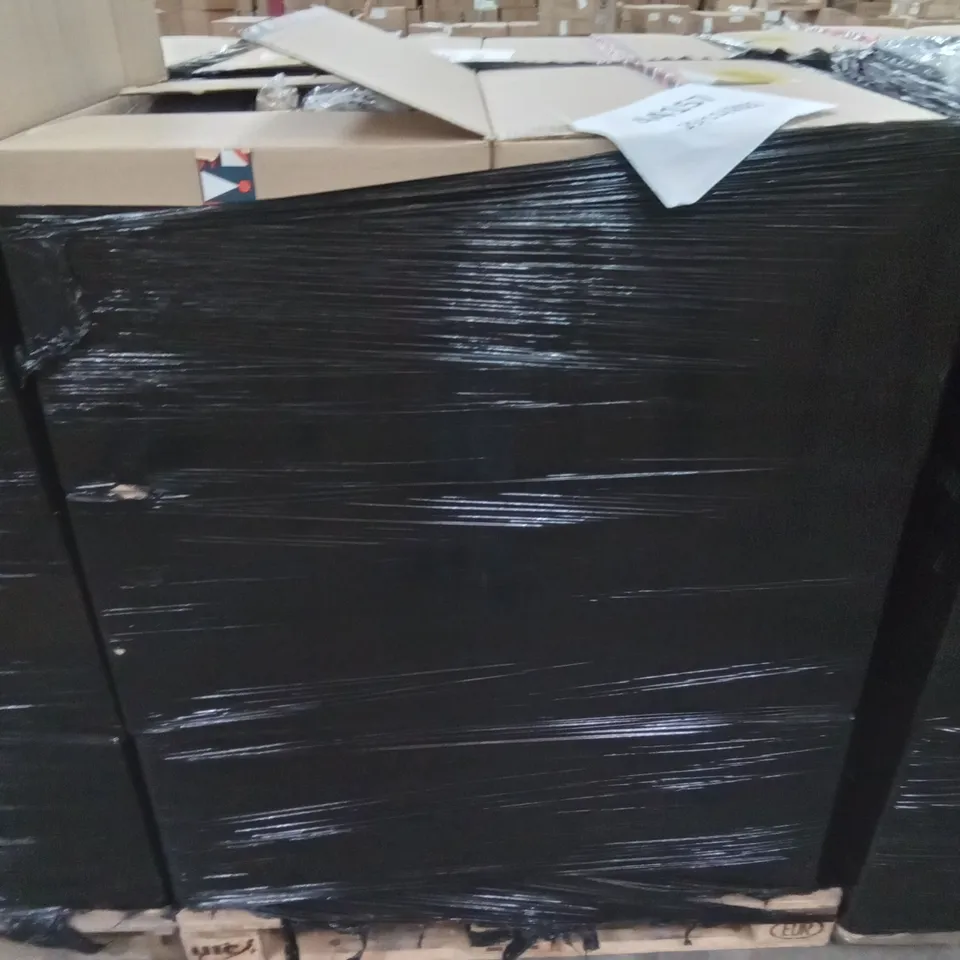 PALLET OF ASSORTED ITEMS INCLUDING YOINS GREY DRESS, NAKED BCAAS, GRADIENT BLUE ASHTRAY, OCTOPUS PLUSHIE, 4 SPORT ZONE SOCK BUNDLES