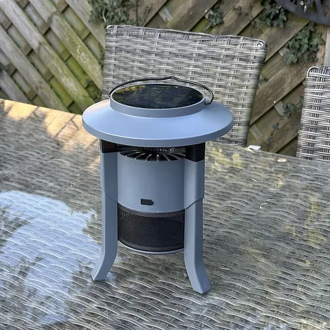 GRUMPY GARDENER SOLAR RECHARGEABLE TABLE TOP BUG TRAP