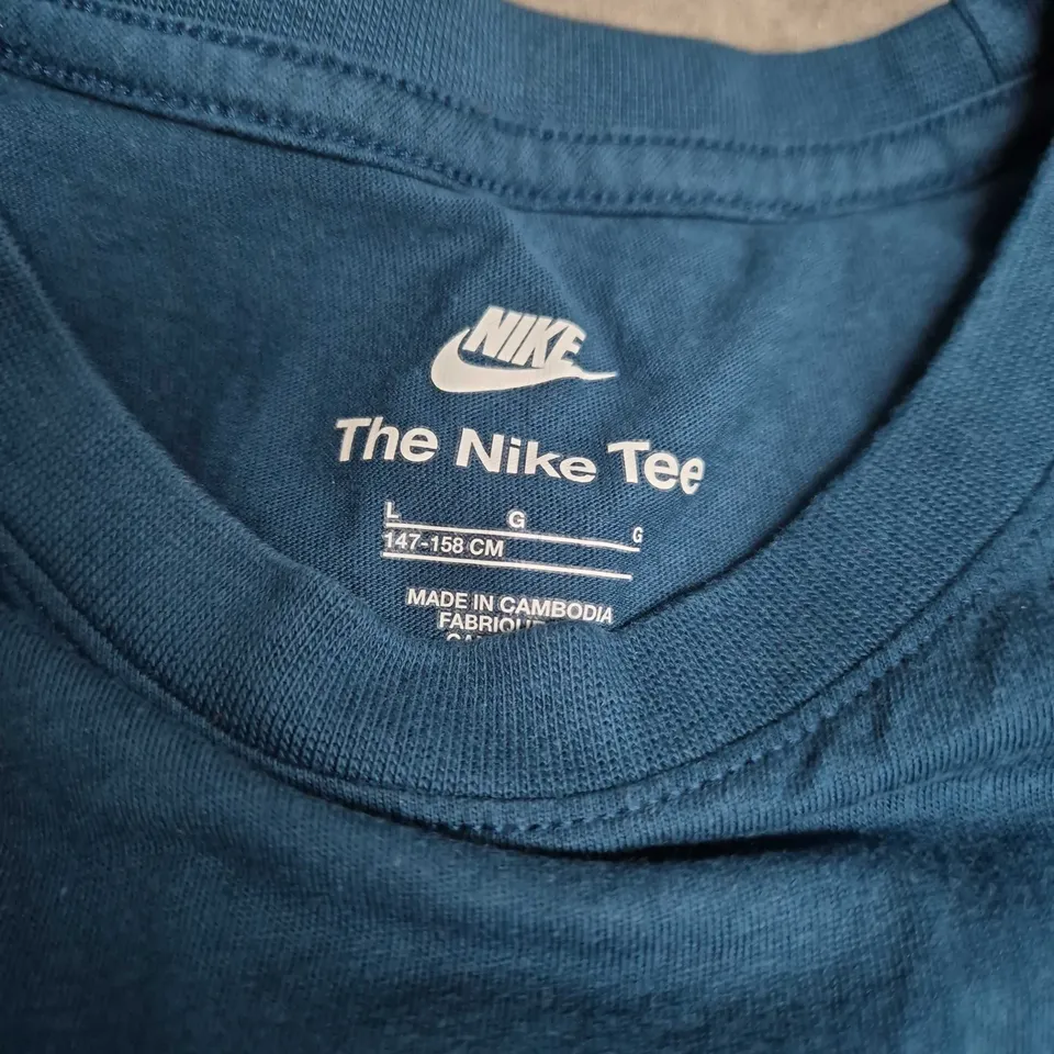 NIKE TEE BLUE T‑SHIRT – YOUTH SIZE L (147-158 CM)