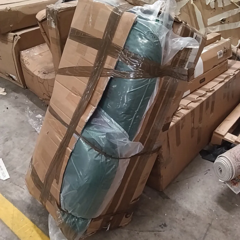 BOXED SOFA - GREEN (1 BOX)