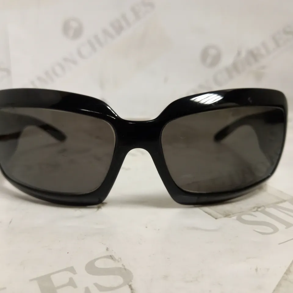 CHANEL-STYLE SUNGLASSES