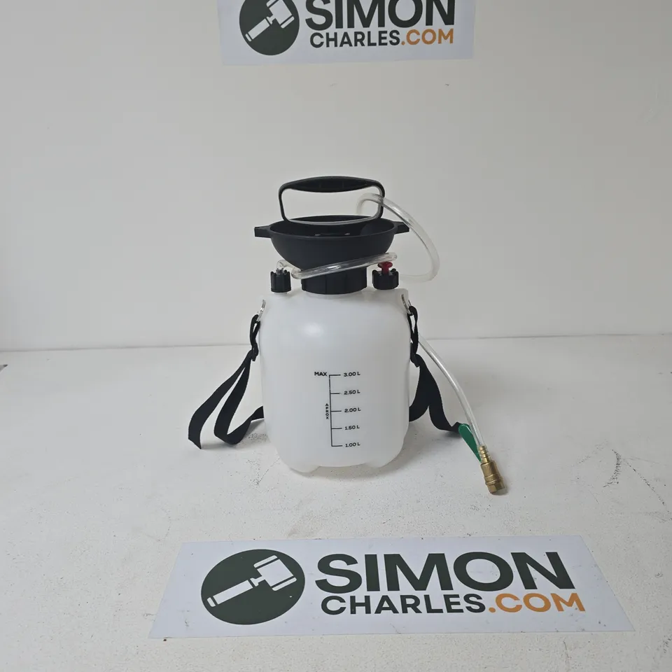 GARDEN BACKPACK SPRAYER, 3L CAPACITY, WHITE TANK WITH BLACK TOP AND STRAPS