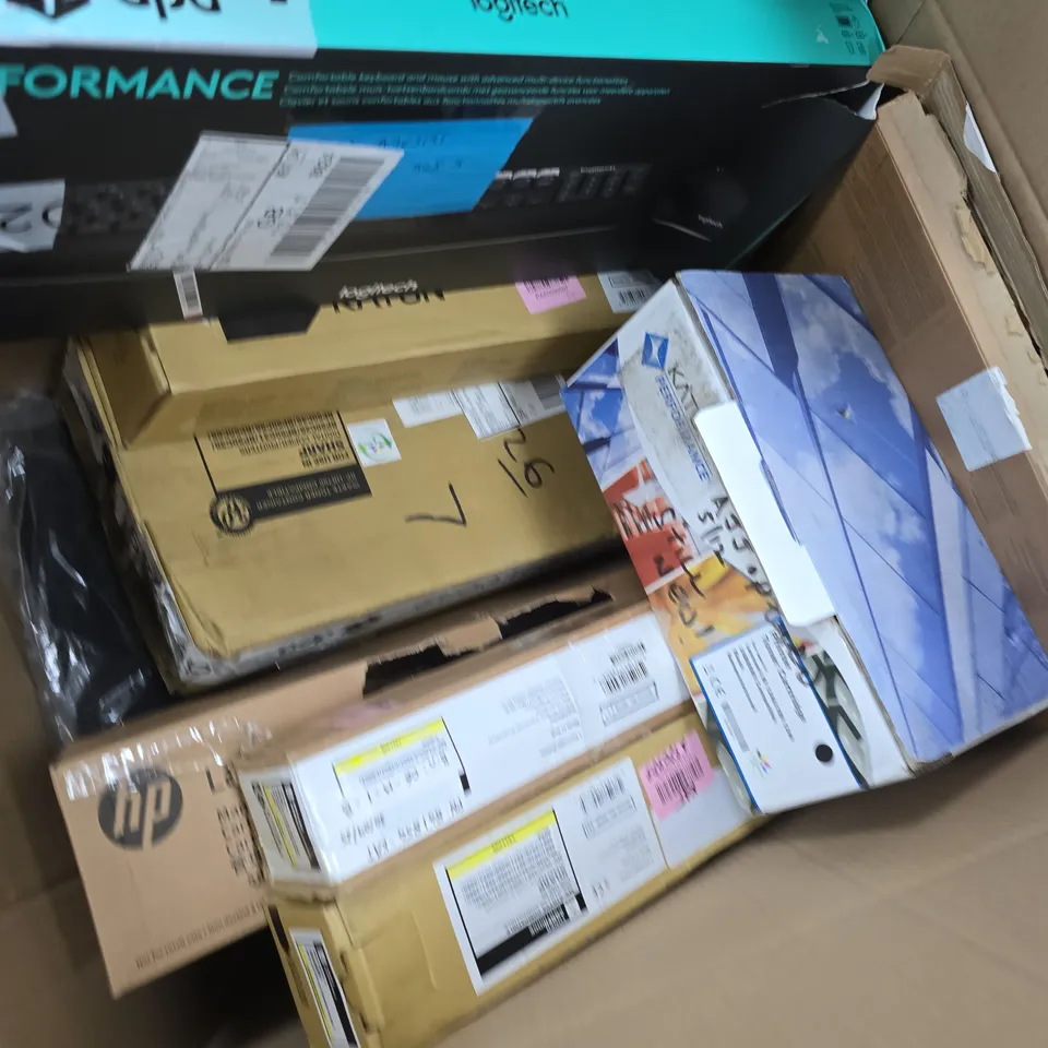 APPROXIMATELY 15 ASSORTED ITEMS TO INCLUDE TARGUS BAG, PRINTER CARTRIDGES, KEYBOARD, ETC