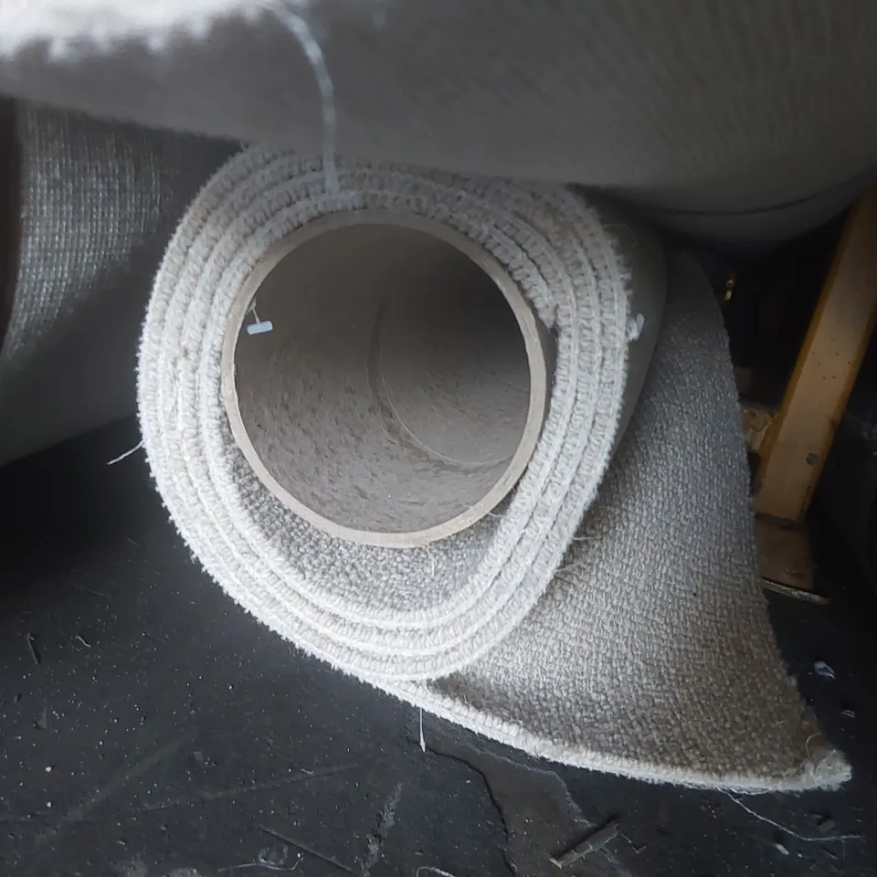 ROLL OF QUALITY HEATHCOTE PEARL ASH CARPET - APPROXIMATELY 5 x 2m