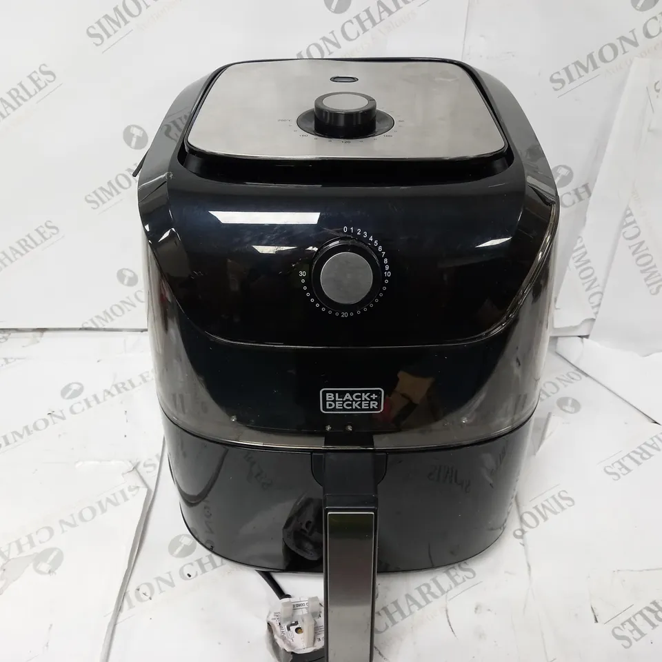 BLACK & DECKER 7L AIRFRYER IN BLACK