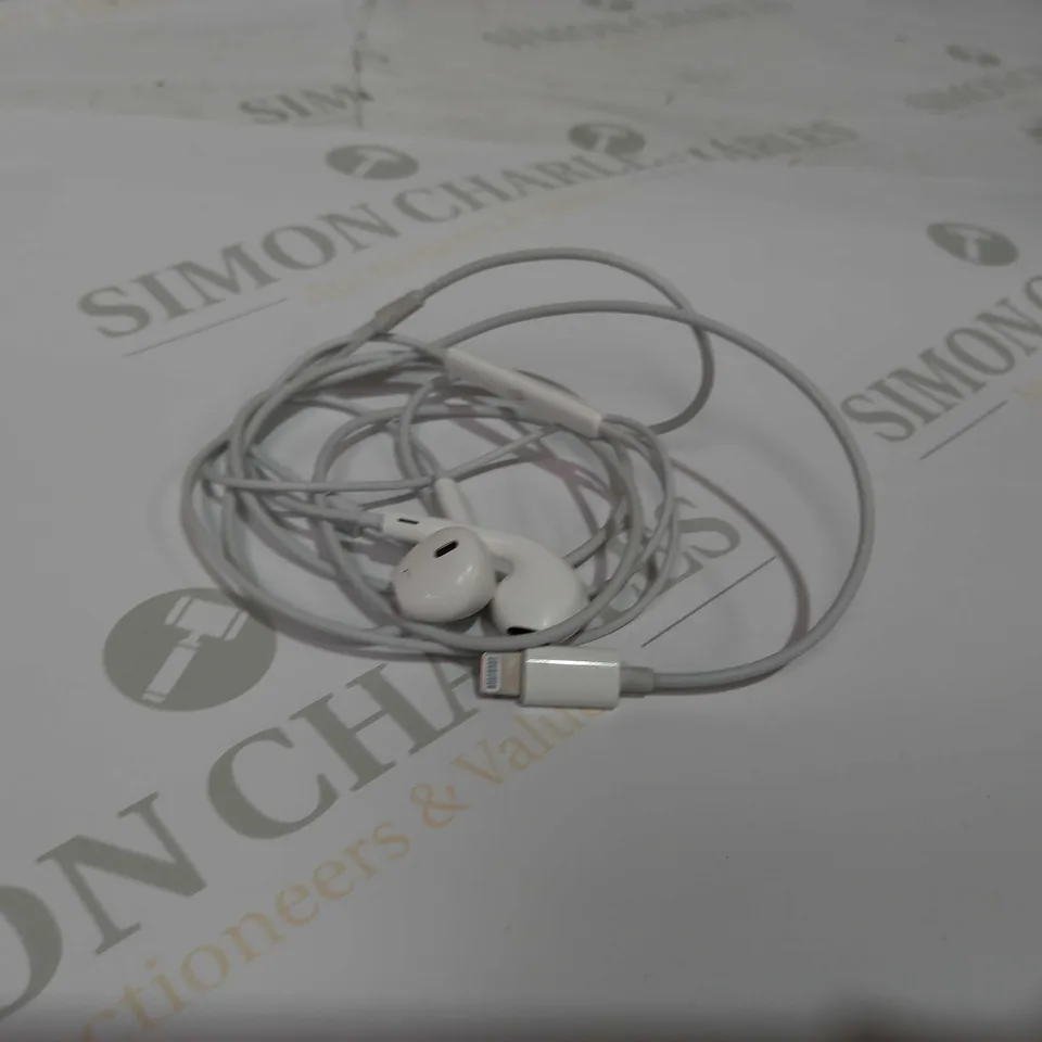 APPLE WIRED HEADPHONES REMOTE AND MIC