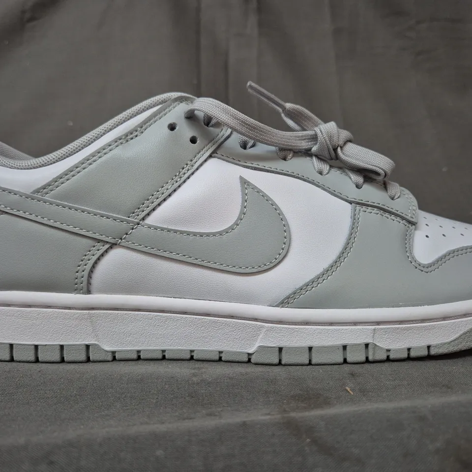 BOXED PAIR OF NIKE DUNK LOW RETRO SHOES IN GREY/WHITE UK SIZE 9