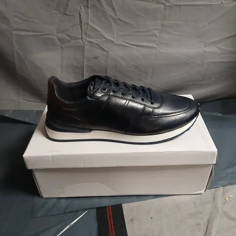 KURT GEIGER MEN'S DARK BLUE LEATHER TRAINERS EU SIZE 44