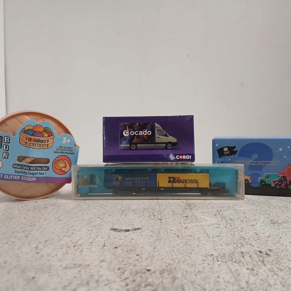 APPROXIMATELY 10 ASSORTED TOYS AND GAMES TO INCLUDE RAINBOW MYSTERY DUMPLING, ETC