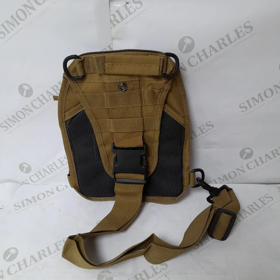 HIKING BOTTLE BAG IN OLIVE GREEN