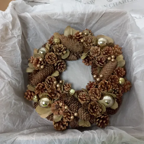 BOXED FESTIVE SEASONAL PINE WREATH APPROX 35CM