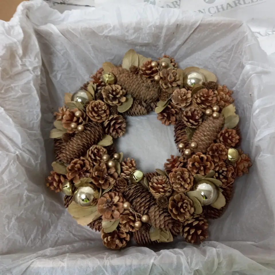 BOXED FESTIVE SEASONAL PINE WREATH APPROX 35CM