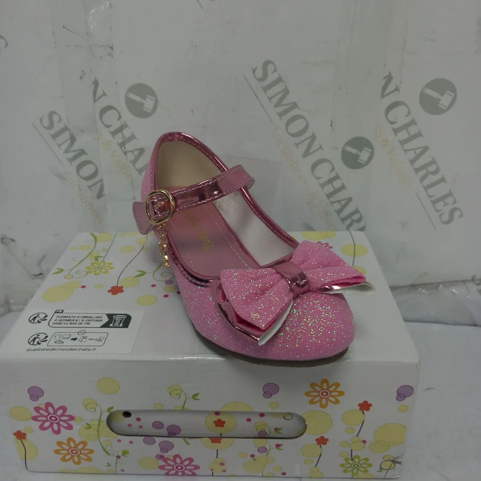 BOXED PAIR OF GIRS GLITTER BOW KITTEN HEEL SHOES IN PINK SIZE CHILD 29