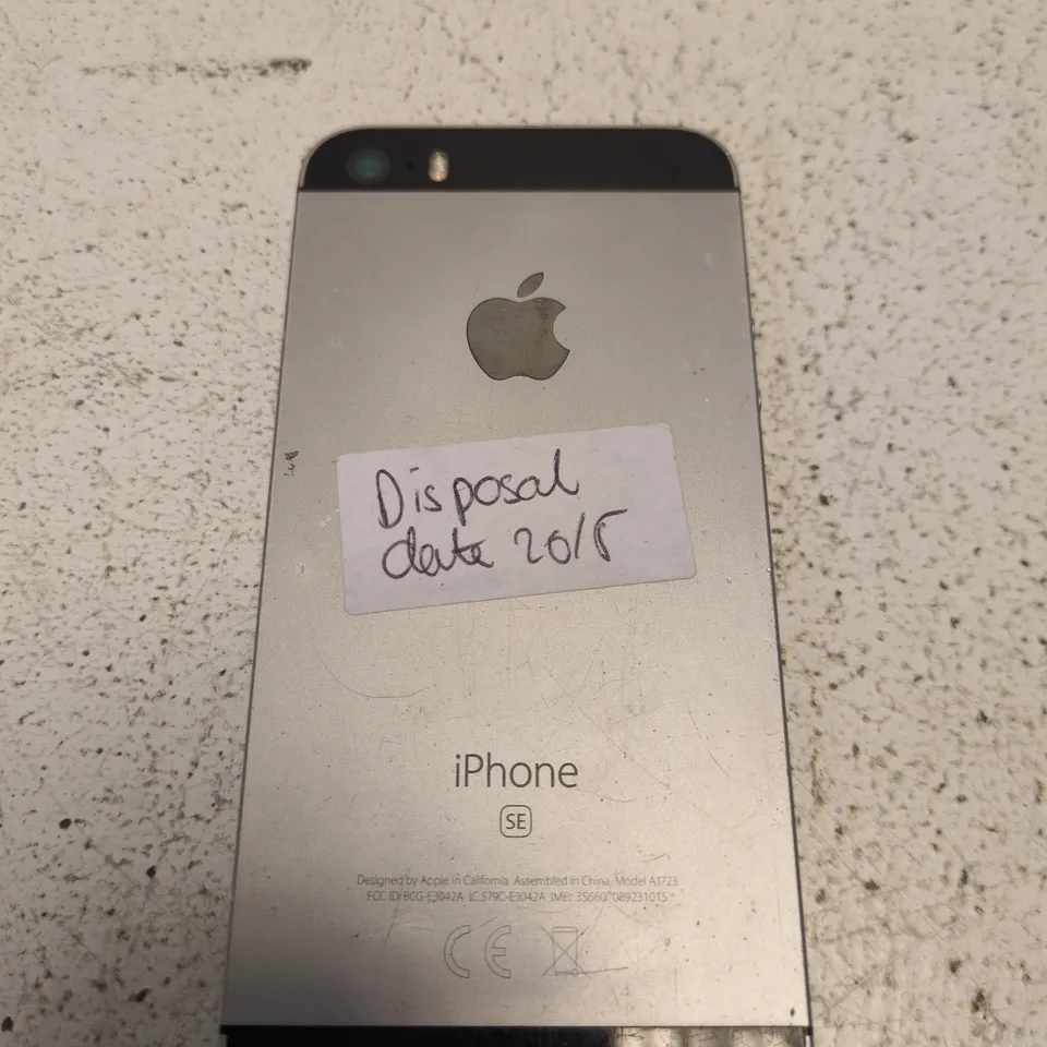 APPLE IPHONE SE (2016) – SILVER