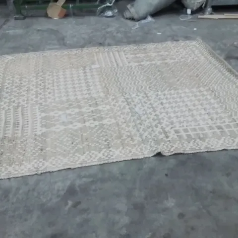 QUALITY DESIGNER AREA RUG - APPROXIMATELY 220X160CM