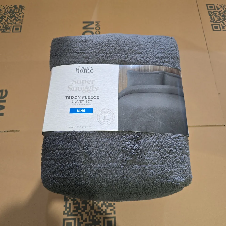 GEORGE HOME SUPER SNUGGLY TEDDY FLEECE DUVET SET WITH TWO PILLOW CASES KING CHARCOAL 