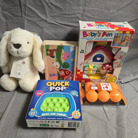 LARGE QUANTITY OF ASSORTED TOYS AND GAMES TO INCLUDE - TEDDIES, PING PONG BALLS AND QUICK POP