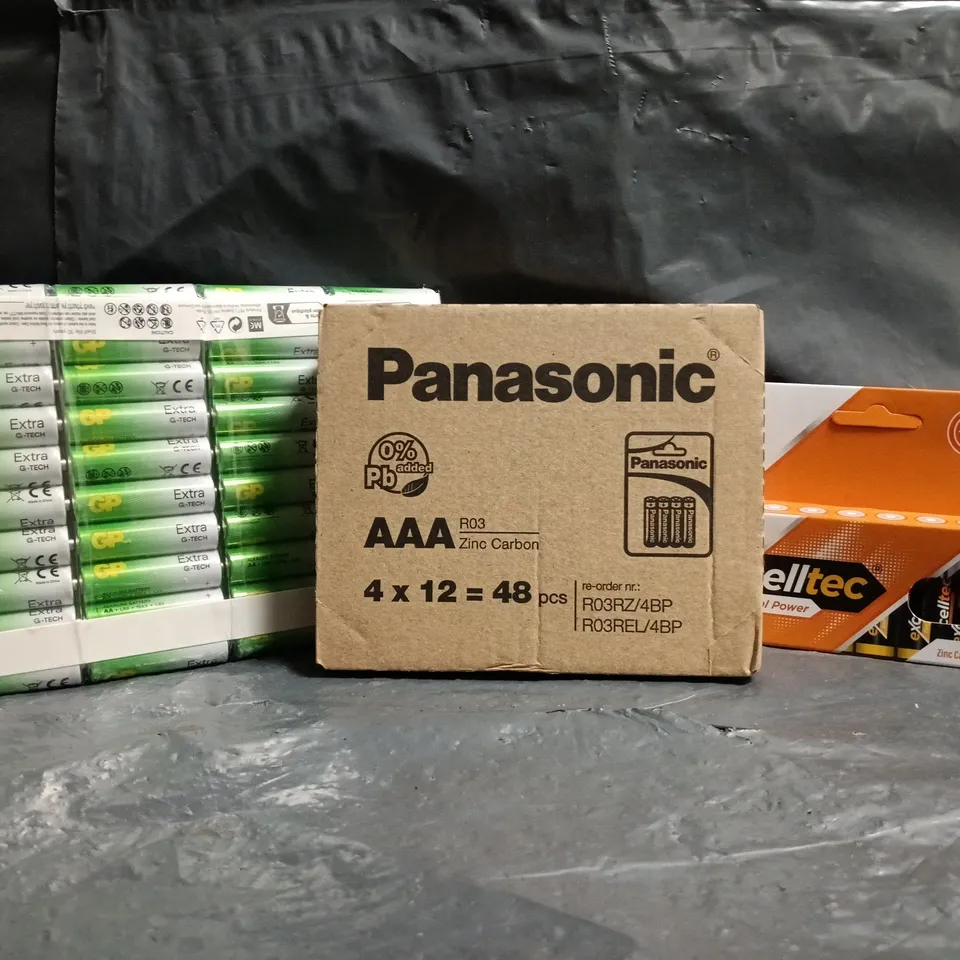 APPROXIMATELY 10 ASSORTED PACKS OF BATTERIES IN VARIOUS TYPES