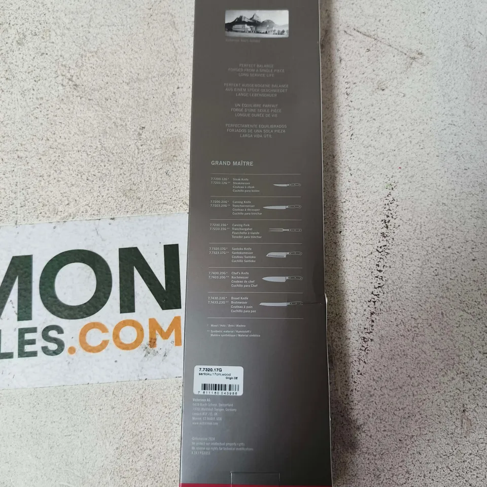 VICTORINOX GRAND MAÎTRE CHEF'S KNIFE – BOXED WITH WOODEN HANDLE