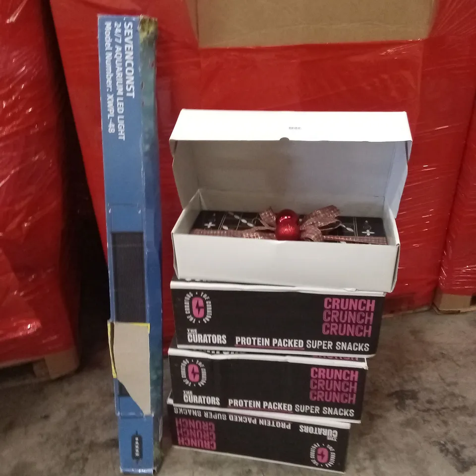 PALLET OF ASSORTED HOUSEHOLD GOODS AND PRODUCTS TO INCLUDE; AQUARIUM LIGHTS, BLINDS, PROTEIN SNACKS, FULL-LENGTH MIRROR ETC